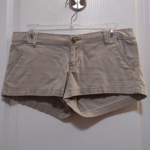 Hollister shorts size jr 5.   98% cotton 2% elastic